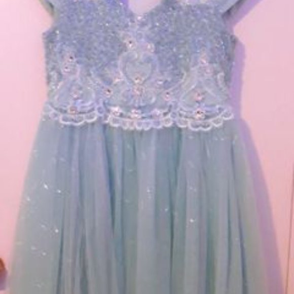 Beautiful Green Dress for sale! - Picture 6 of 6